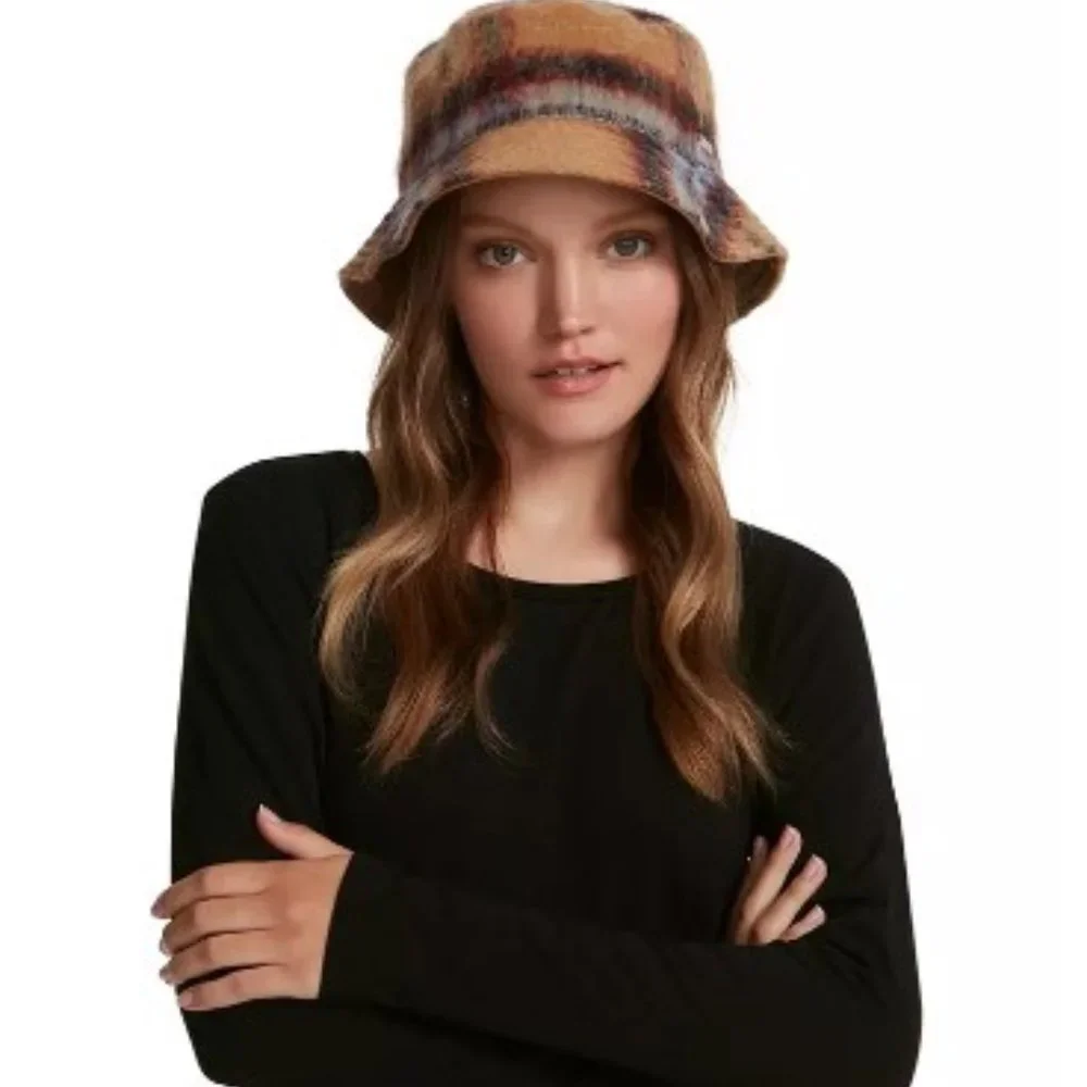 Steve Madden Logo Plate Brushed Bucket Hat OSFM Off white Gray Tan Plaid